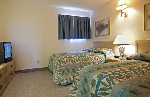 Wildwood Crest Hotel | Lotus Inn - Deluxe Poolside Efficiency Suite