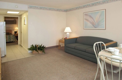 Wildwood Crest Hotel | Lotus Inn - Pool Efficiency - ADA