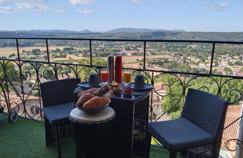 Fayence House | Lou Calado