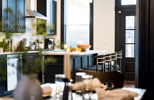 Benton Park West House | Lou Luxe- Speakeasy, EPIC Arcade, Hottub & FirePit
