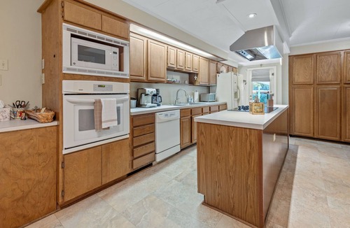 Church Point House | Lou Wilda House is a charming 3 bedroom home with a cozy back patio.
