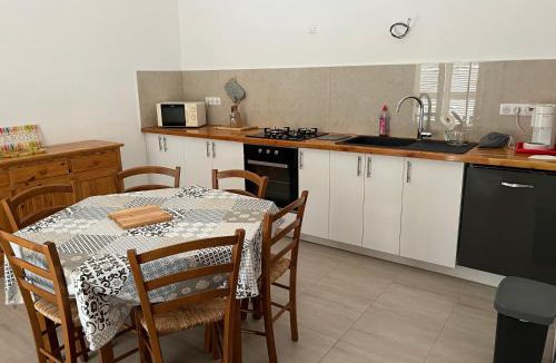 Canly House | Loue rez de maison 3mn de la plage