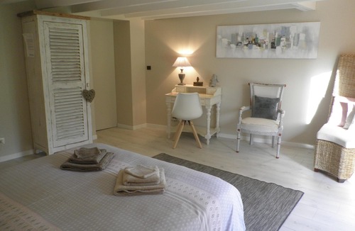 Le Cellier House | Louis Room - Au Clos de Launay
