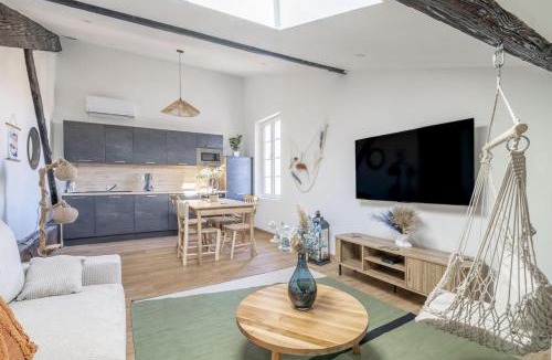 Le Somail Apartment | Louis XIV, Le Somail.
