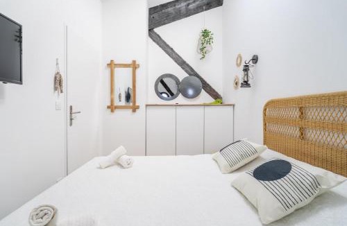 Le Somail Apartment | Louis XIV, Le Somail.