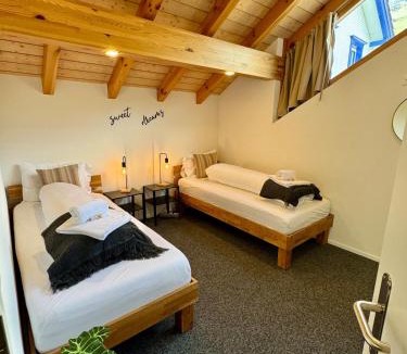 Alt Sankt Johann Apartment | Louisa's Gallery - Whirlpool - Berge & Wandern - Abendruhe - familien- & gruppenfreundlich - 1h von Zürich