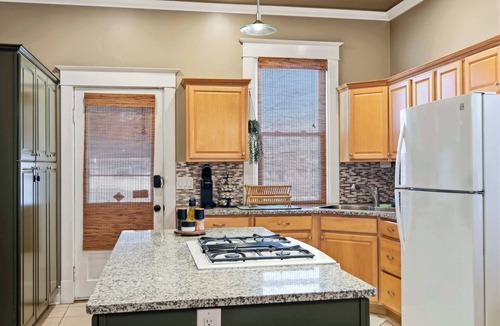 Highlands Douglass Apartment | Louisville home with workspace and backyard access