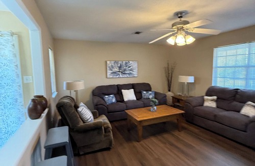 Russellville House | Louisville House: Charming 3-bedroom house in Russellville with Wi-Fi and AC