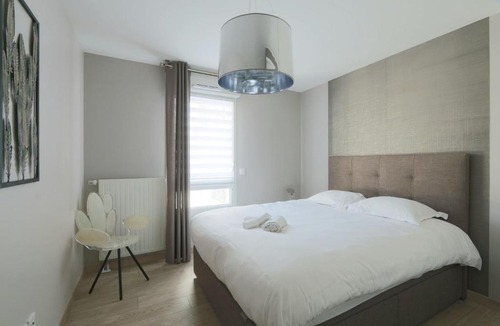 La Fuye-Velpeau Apartment | Lounge T3# garedeTours #standing