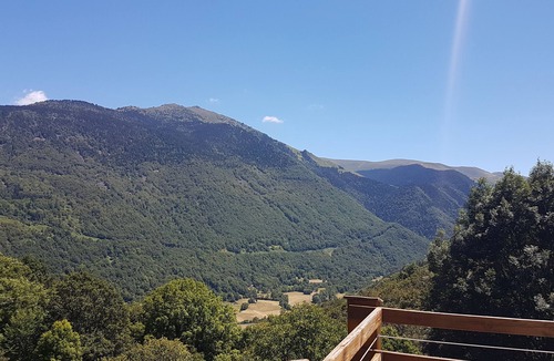 Borderes-Louron Apartment | Louron Valley, views, peace and comfort
