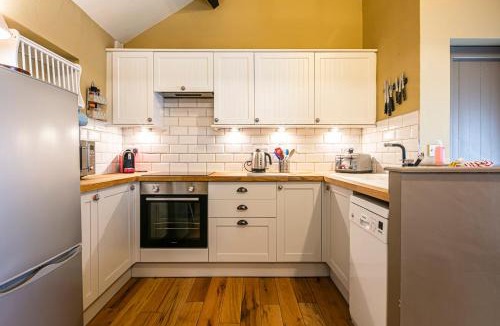 Bakewell House | Love Bird