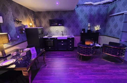 Argentre-du-Plessis Apartment | Love gite with swim spa and naughty space