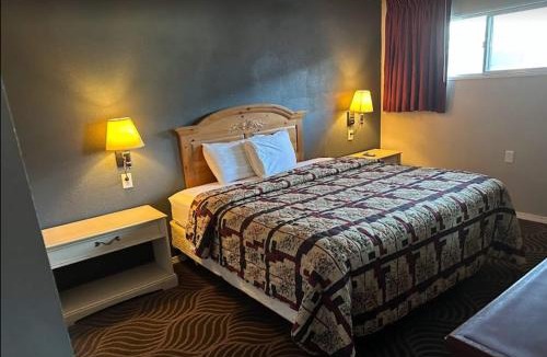Alma Hotel | Love Hotels Western Holiday by OYO at Harlan Lake NE