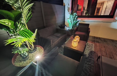 Mons Villa | Love House, Une Bouteille de Champagne Offerte