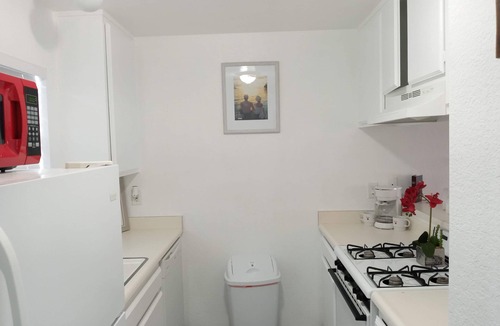 Hawthorne Apartment | " LoVe " near Sofi/Rams Stadium 10 minutes LAX, Shopping, Restaurants Beaches