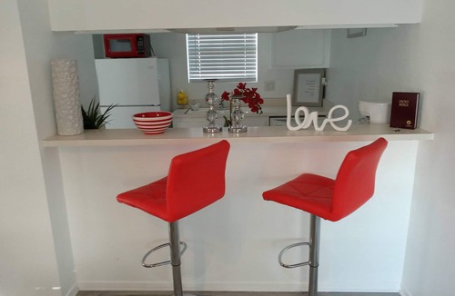 Hawthorne Apartment | " LoVe " near Sofi/Rams Stadium 10 minutes LAX, Shopping, Restaurants Beaches