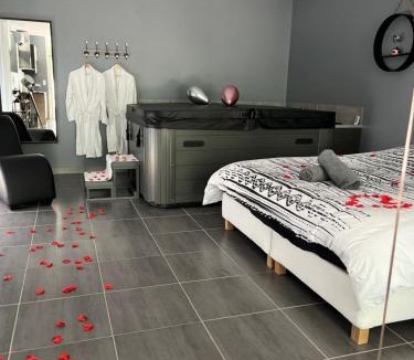 Saint-Bauzille-de-la-Sylve Apartment | Love Room - La Parenthèse