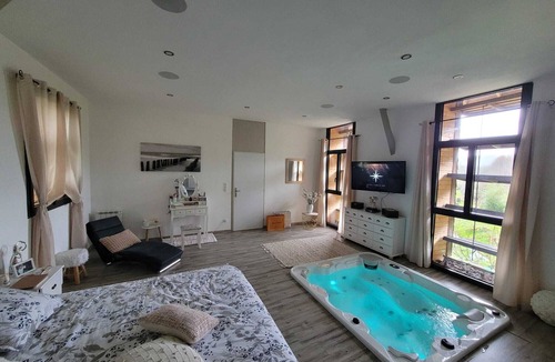 Beynac-et-Cazenac House | Love room spa