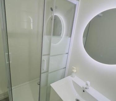 Villeneuve-Saint-Georges Apartment | Love Room Spa