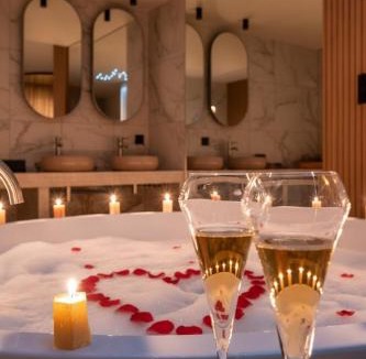 Villette Gare Apartment | Love Room avec balnéo-Le cocon parfait pour deux