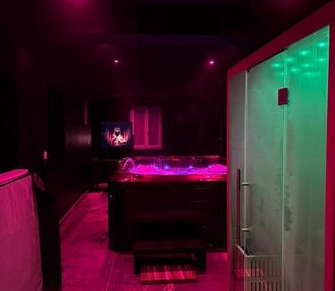 Petite-Synthe House | Love Room et Spa privatif