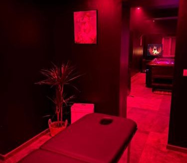 Petite-Synthe House | Love Room et Spa privatif