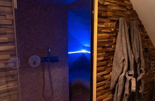 Saint-Cyr-sur-Loire House | Love Room Evasion Jacuzzi Sauna Hamamm