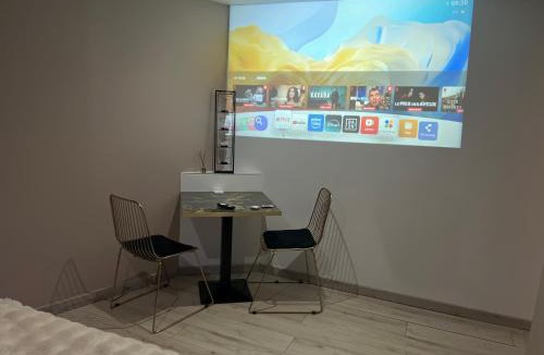 Amiens Hotel | Love room