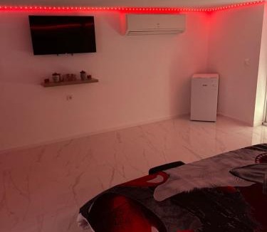 Camaret-sur-Aigues Hotel | Love room