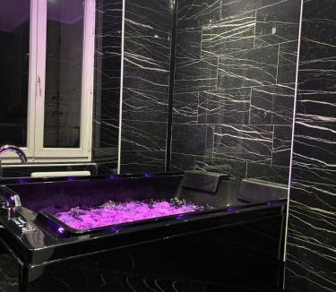 Malesherbes Apartment | LOVE ROOm
