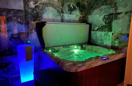 Saint-Amand-les-Eaux Bed & Breakfast | Love Room