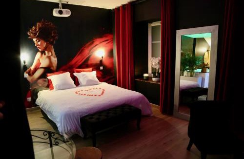 Downtown Angers Apartment | love room gold - les delices rooms