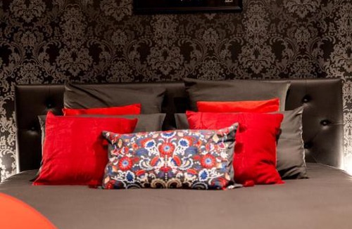 Aubie-et-Espessas Apartment | * Love Room jacuzzi *