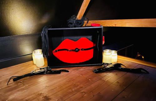 Peronne-en-Melantois Apartment | Love room l insolente
