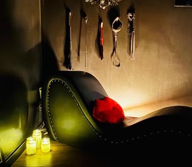 Peronne-en-Melantois Apartment | Love room l insolente