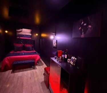 La Varenne Saint-Hilaire Hotel | Love Room La Suite