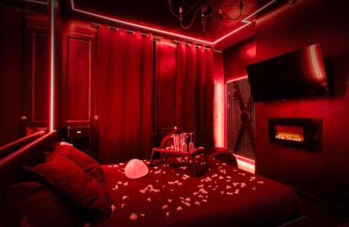 Gare-Jouvenet Apartment | Love Room, L'interdit