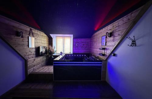 Bogny-sur-Meuse Apartment | Love Room La Crèche Romantique