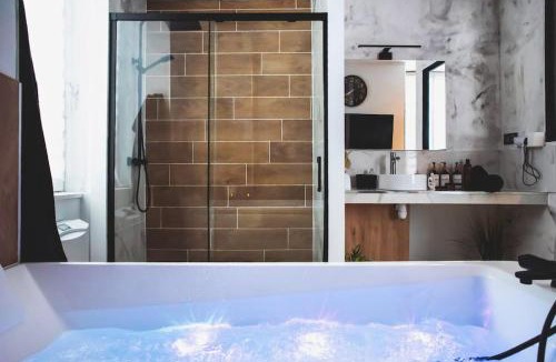 Downtown Angers Apartment | LOVE ROOM, La Douce Angevine