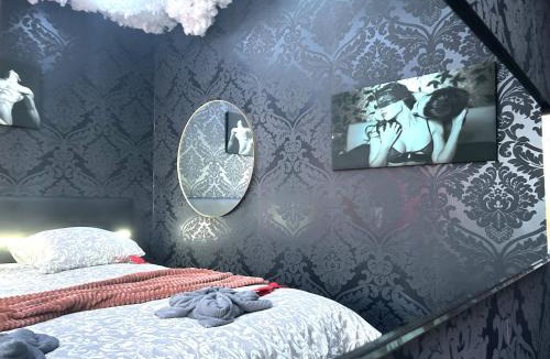 Noisy-le-Grand Apartment | Love room - La Parenthèse Douceur