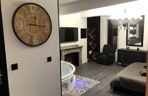 Limoux Apartment | Love Room La Parenthèse (sauna, balneotherapy)