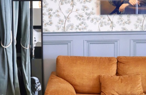 Rive Droite Apartment | Love Room La Petite Suite