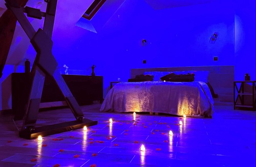 Chateau-Landon Apartment | Love Room Le Chalet/Jacuzzi/Sauna