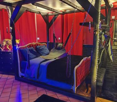 Maubeuge House | Love Room - Le Donjon des désirs