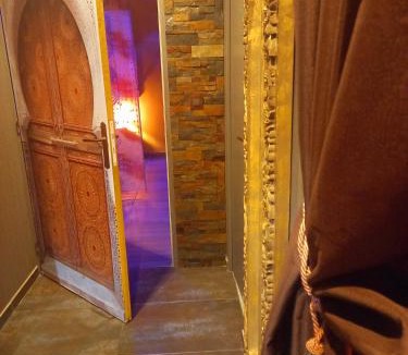 Darnetal Bed & Breakfast | Love room, Les nuitées secrètes de Rouen