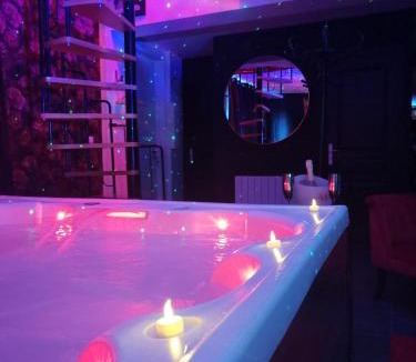 Sainte-Genevieve Bed & Breakfast | Love Room Lili Bulle