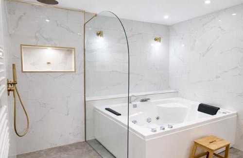 Blennes Apartment | Love Room Morocco - Jacuzzi & Piscine Privée