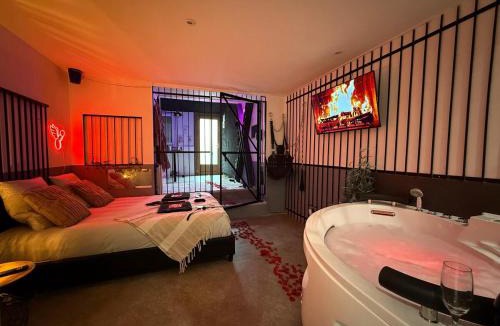 Souppes-sur-Loing Apartment | Love Room Prison & Balnéo La Suite Interdite