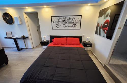 Saint-Assiscle Apartment | Love Room romantique avec Jacuzzi 2 places
