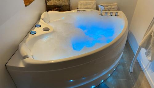 Puygaillard-de-Quercy Apartment | Love Room- Spa- Escale Amoureuse